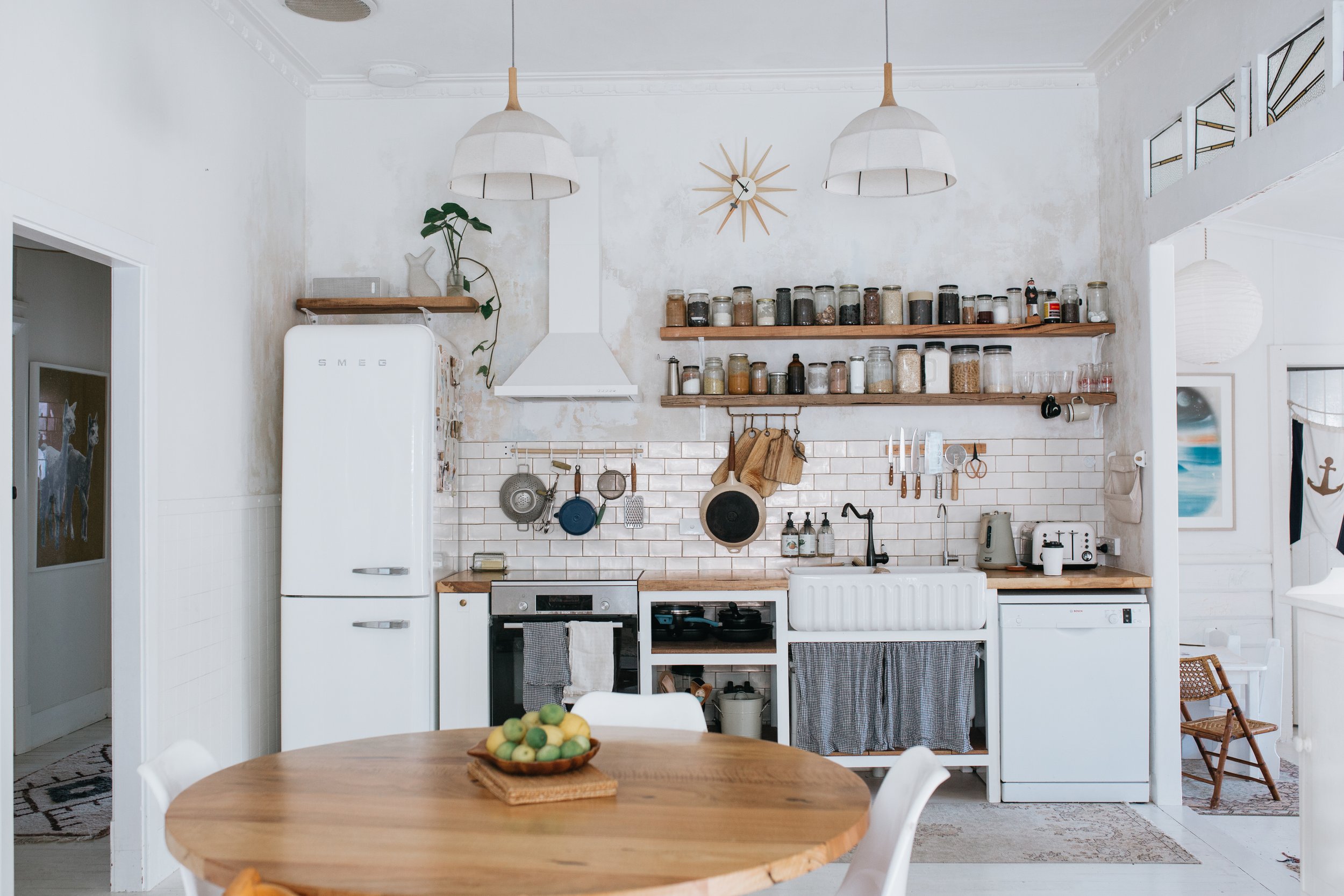 Beautiful white, freestanding kitchen
