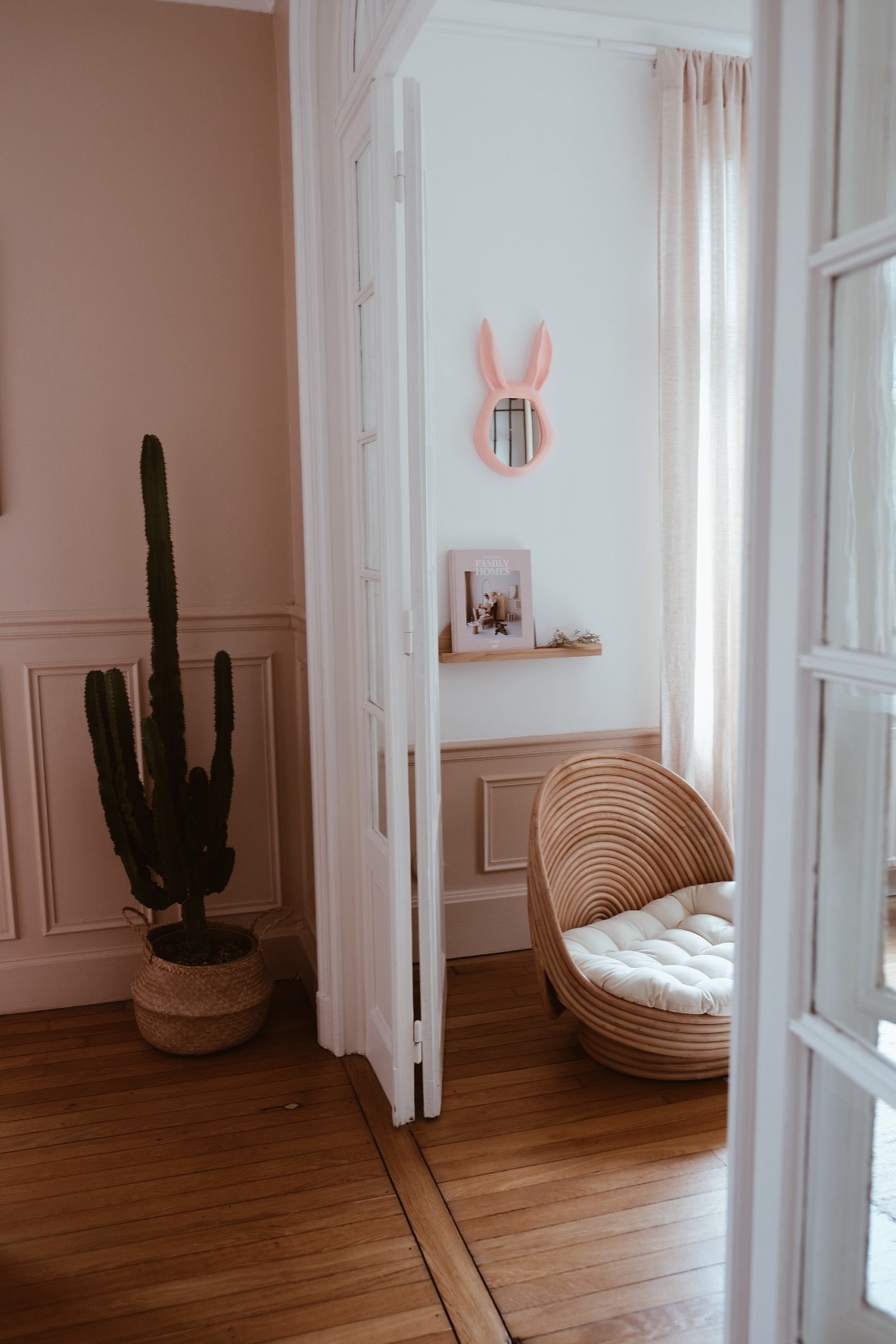 pink panelled walls 