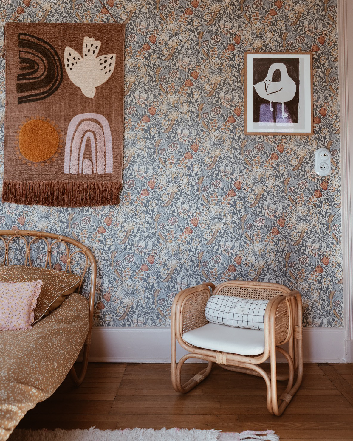 floral patterned wallpaper in kids room