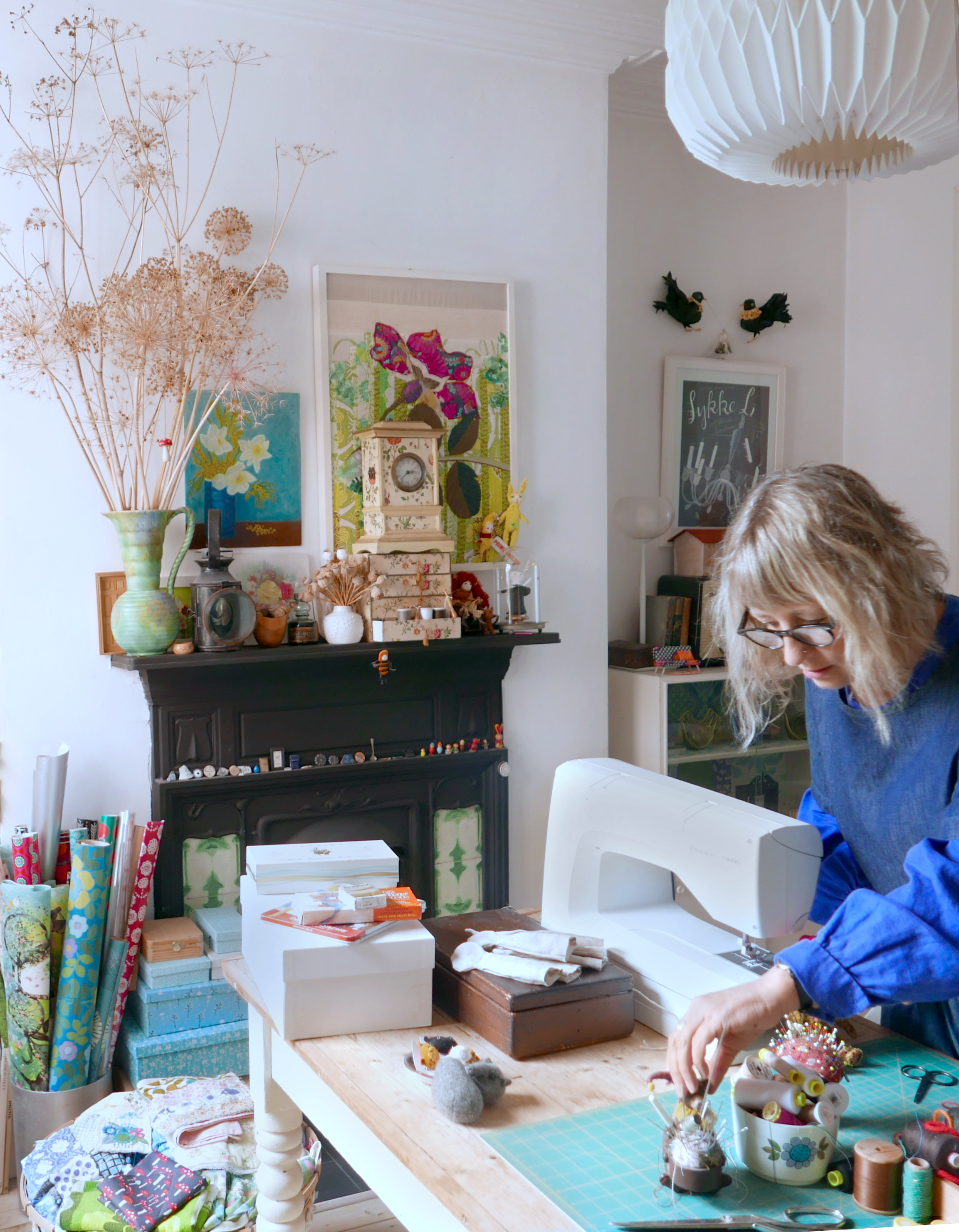 Sharon Everest of modflowers making teddy bears inside her home studio