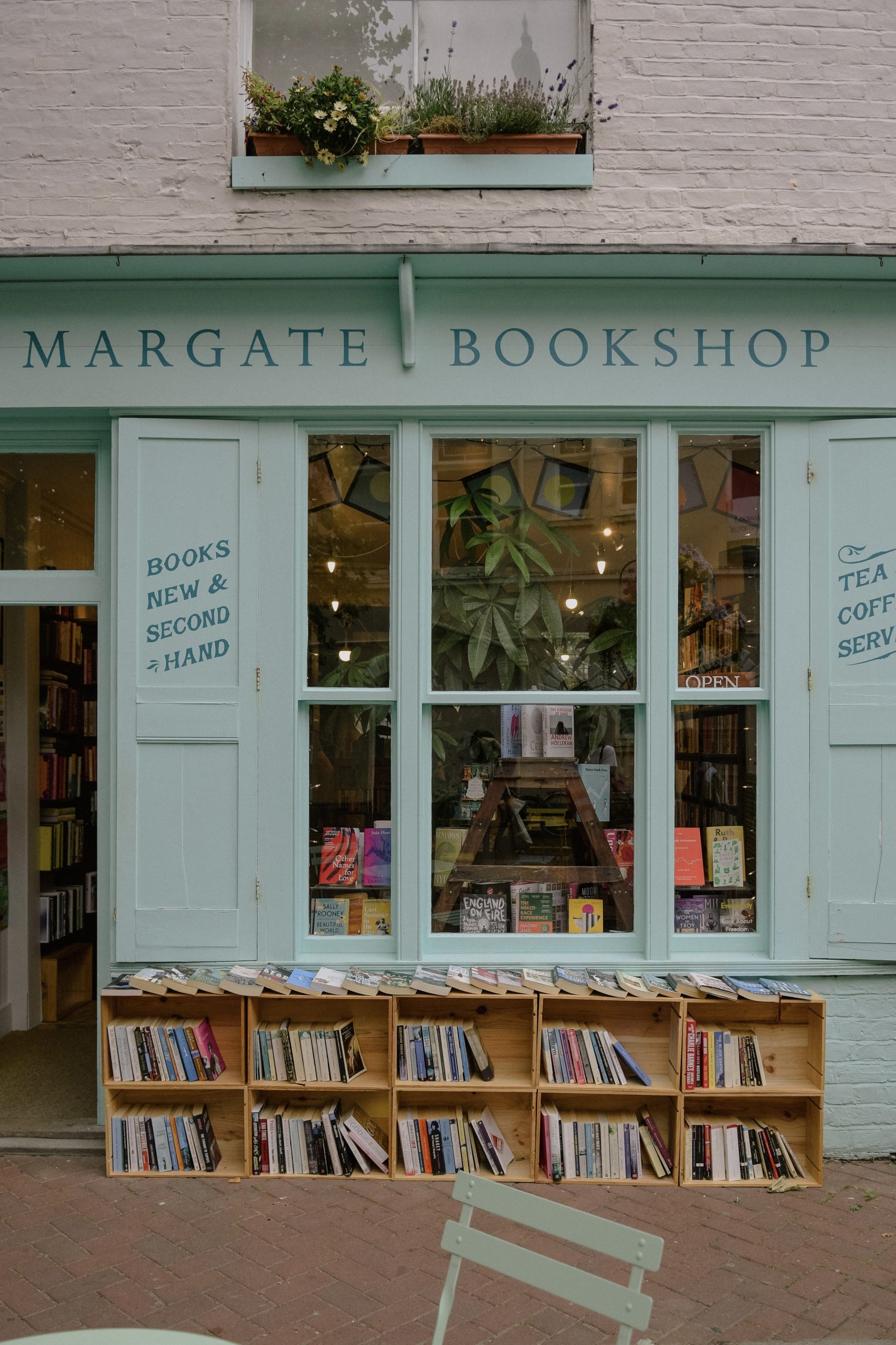 Margate Bookshop Tanya Arya photography scaled