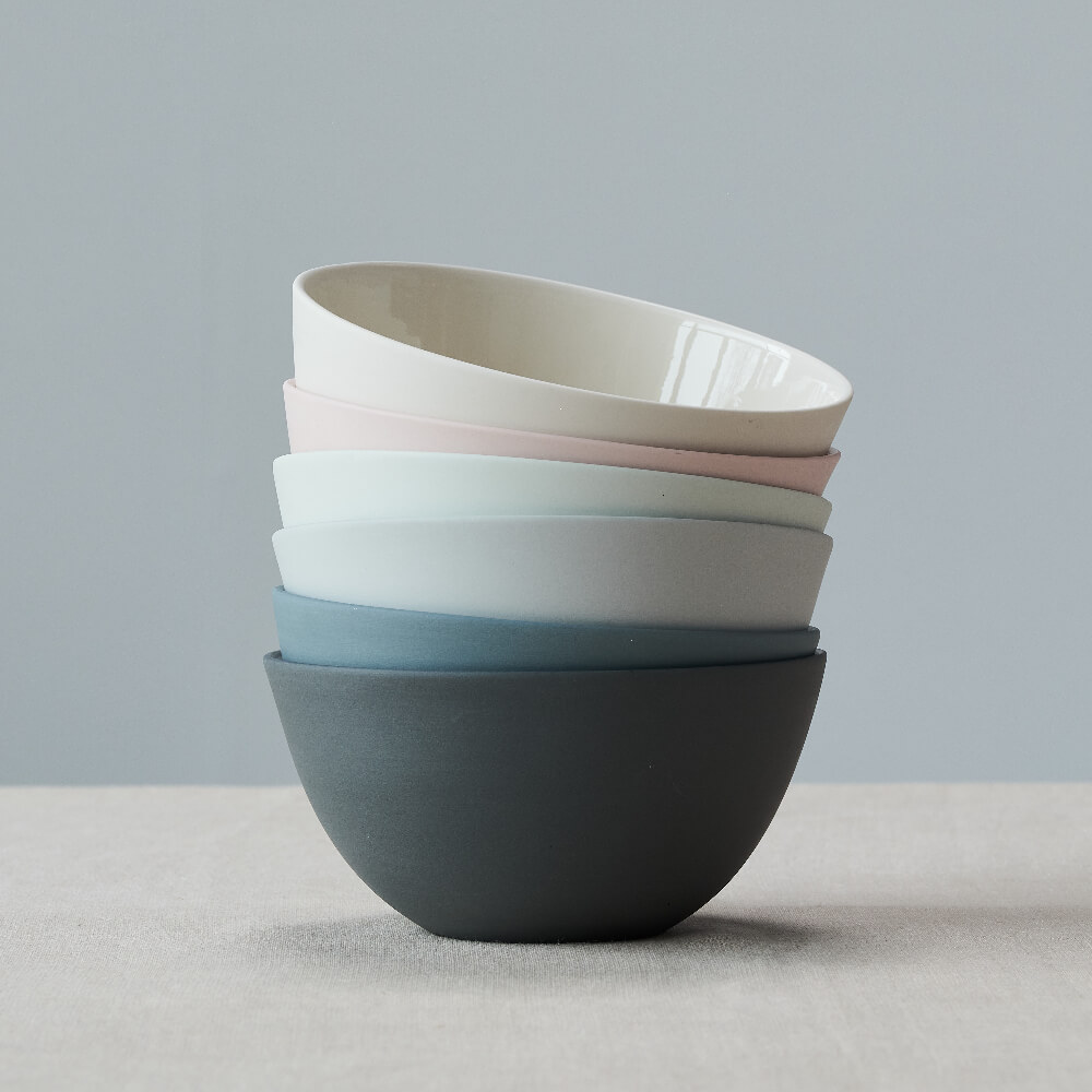 Minimal tactile bowls by British ceramist Sue Pyrke