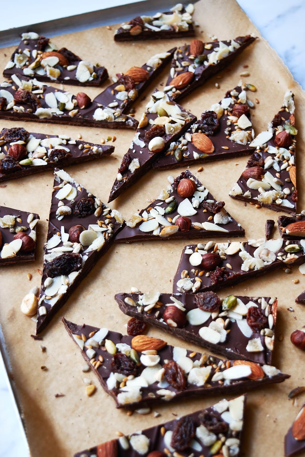 RECIPE FOR CHOCOLATE FRUIT AND NUT BARK