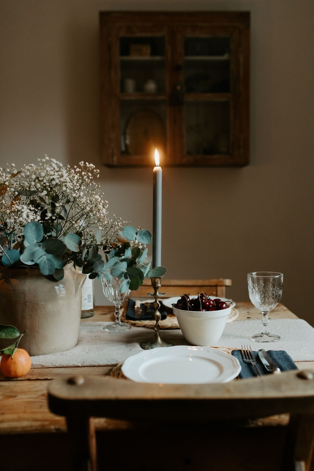 Rustic dining table setting 