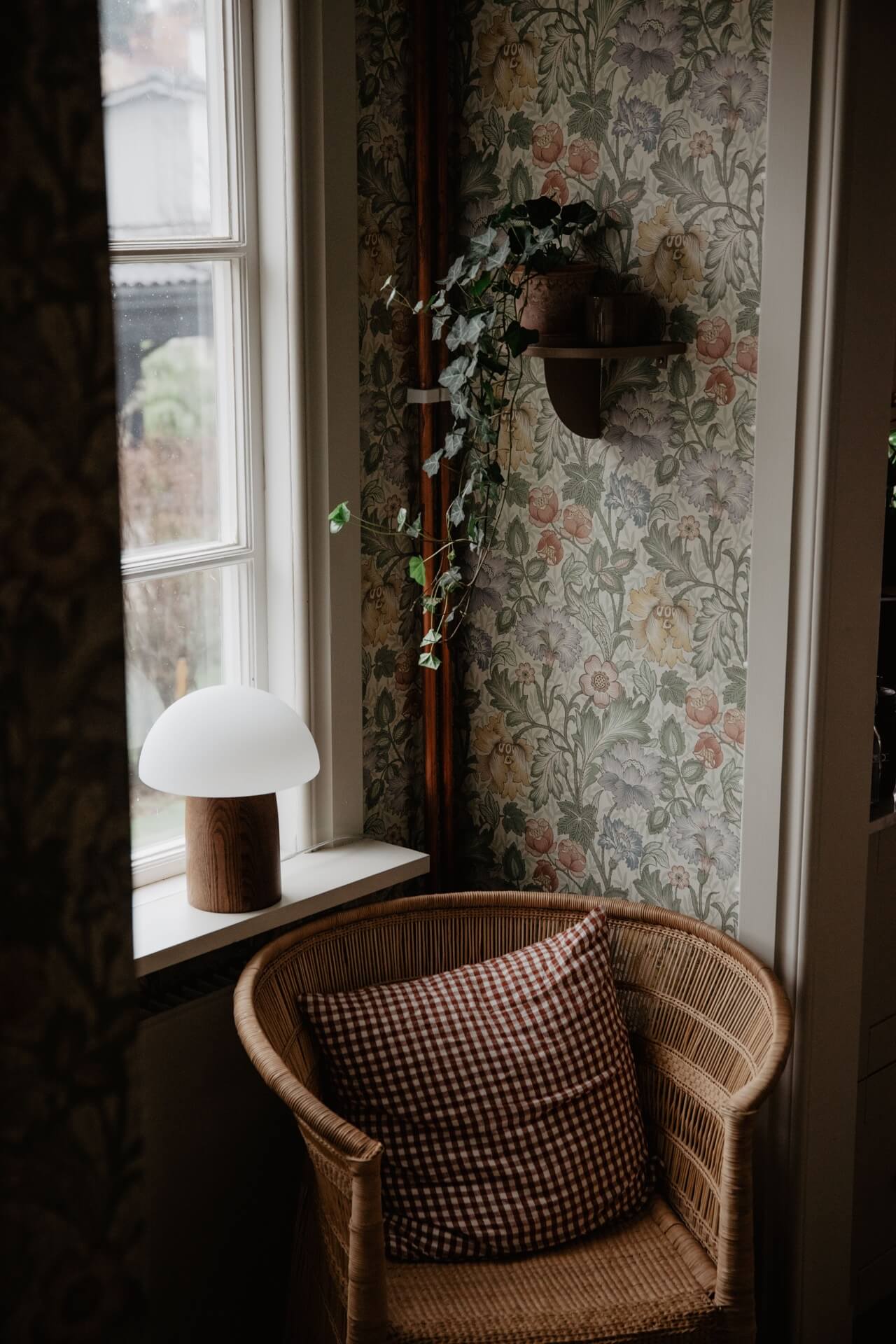 Emelie Sundberg home tour - interior of Swedish home - cosy corner 